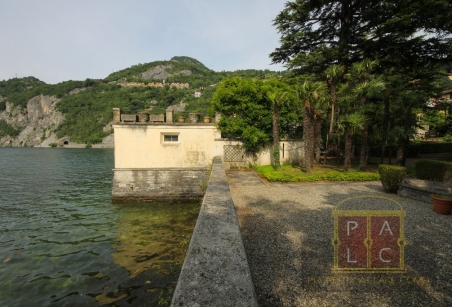 Villa Liberty in Varenna waterfront